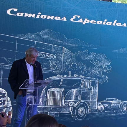Daimler Truck México, conmemoró 70 años de operación en un entorno donde el autotransporte de carga en México.