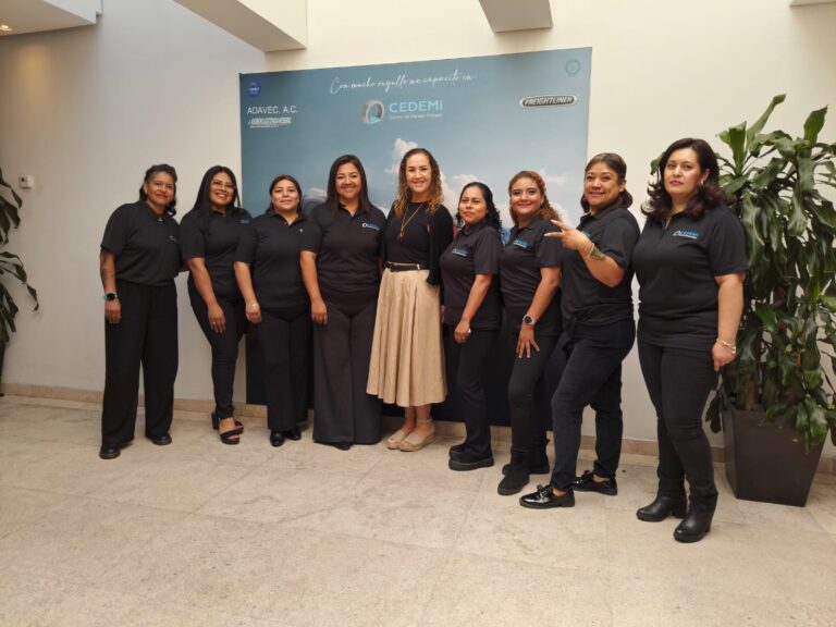 Primera generación de “Mujeres al Volante» impulsa profesionalización del autotransporte de carga